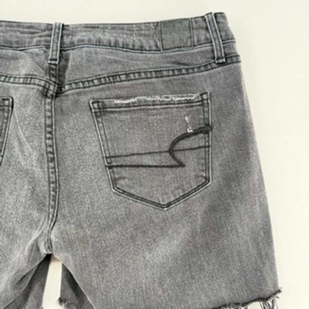 American Eagle Gray Distressed Cutoff Denim Shorts Skinny Size 8 - Picture 9 of 13
